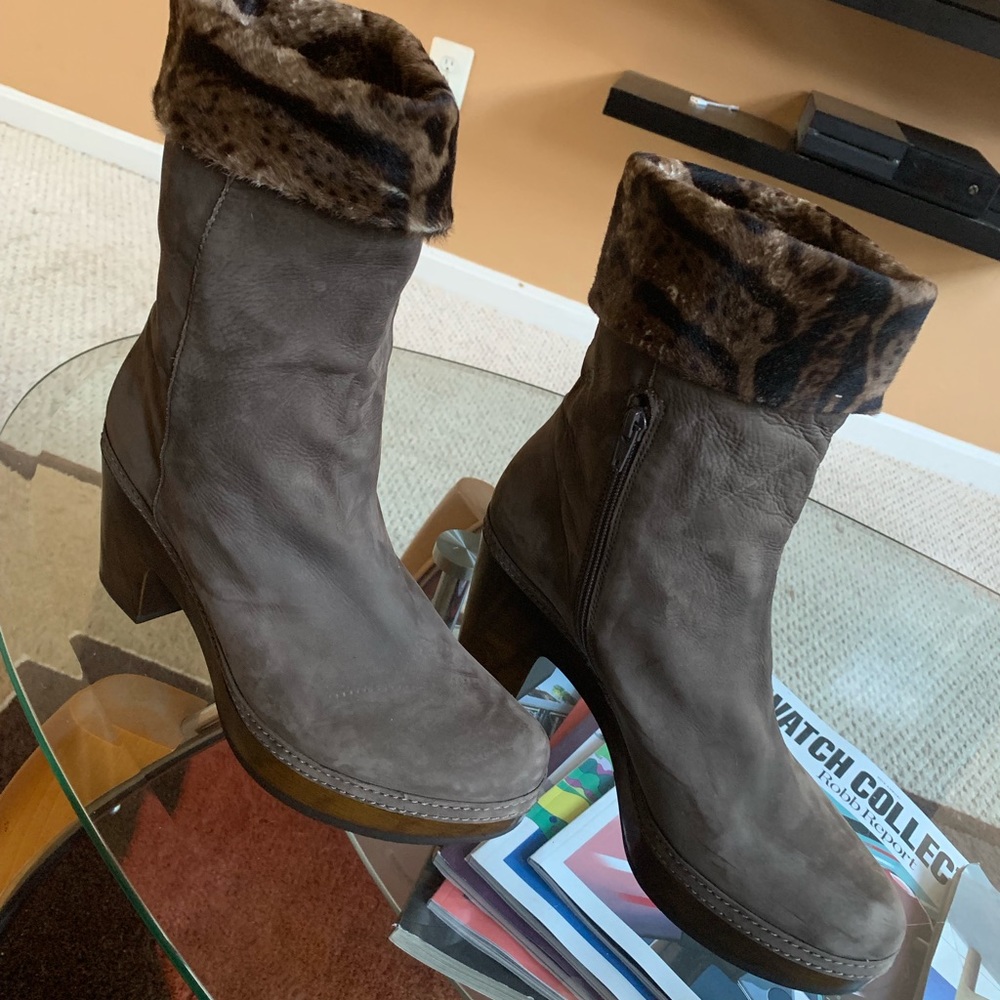 Stuart Weitzmann Boots size 10.
